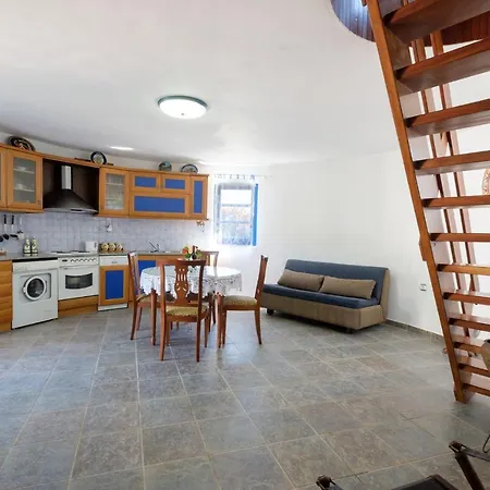 Spyridoula On The Apartment Sidárion